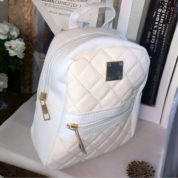 Quilted Leather Mini-Backpack l Light Pink, Whitel Gold Hardware l New main image 4